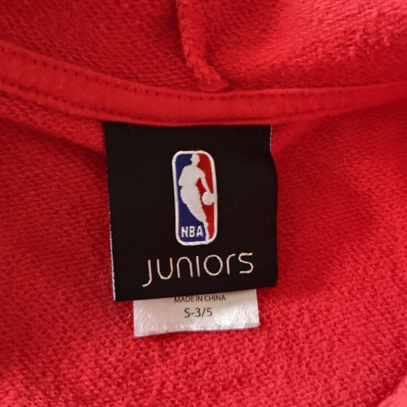 NBA Juniors Red Chicago Bulls Basketball Hoodie - Picture 5 of 11